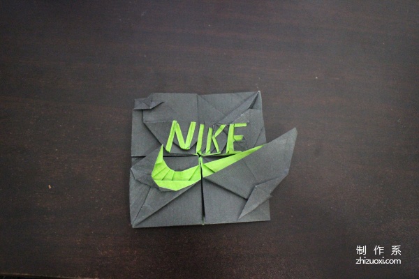 创意折纸双色折纸的NIKE标志折纸实拍图解教程